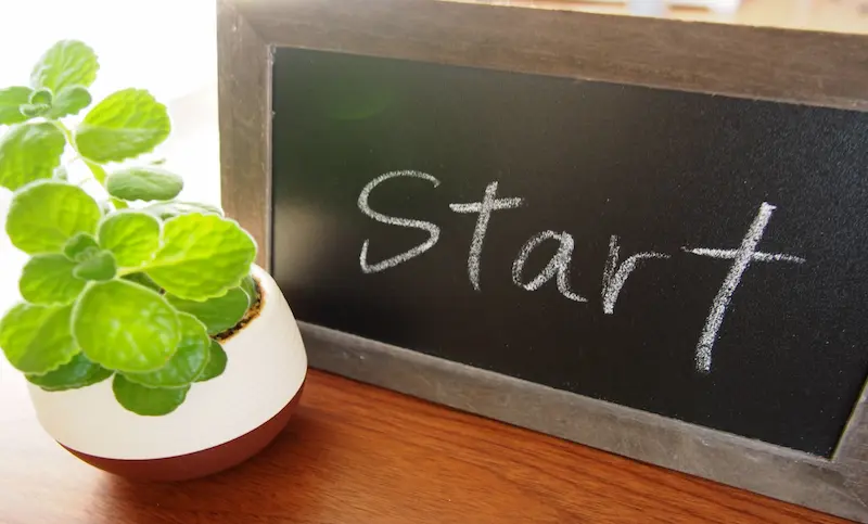 冒頭　startと書かれたボードが置いてある